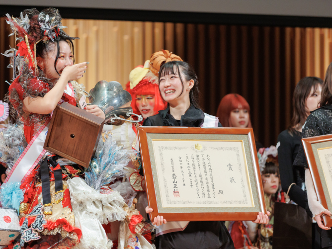 ヘアメイクコンテストでは優勝！！