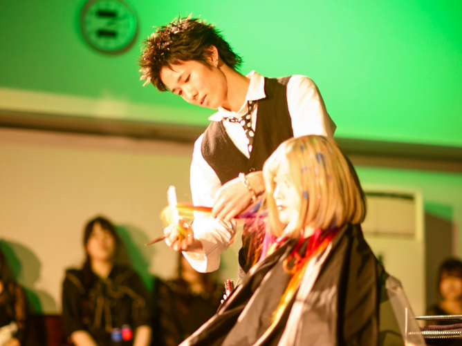 身につけた技術をあなただけの作品にして発表する場所が本校にはたくさんあります。同じ夢を目指す仲間と協力しながら、技術力、人間力、創造力を高めることができます。