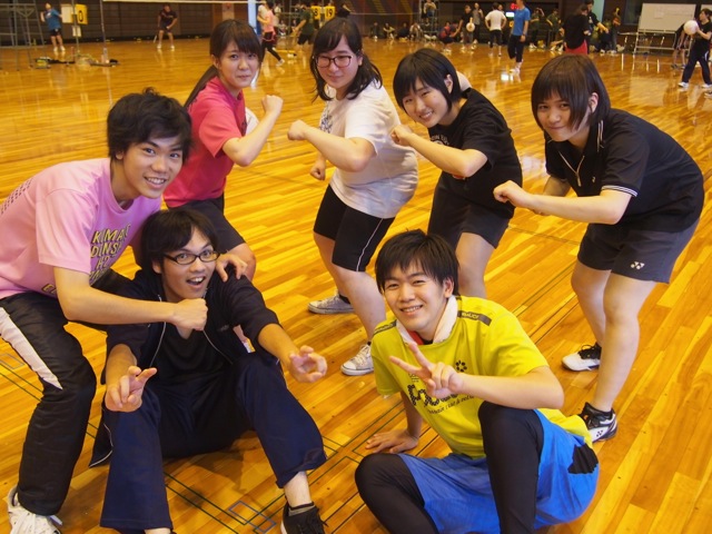 【スポーツレクレーション】クラスマッチ形式でビーチバレーやフリースロー対決を行い各クラス優勝を目指します。これでクラスの団結も更にUP!!