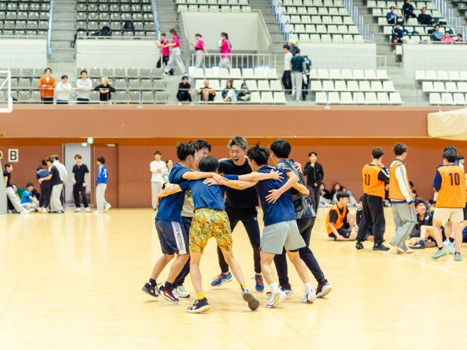 大縄跳びや学科対抗リレー、バスケットボールなど、種目は年によって様々！