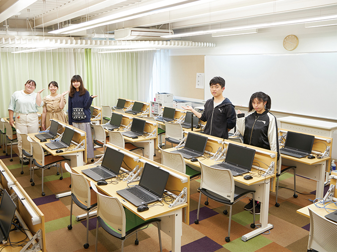 1人1台のPCで事務処理を学べるPCルーム