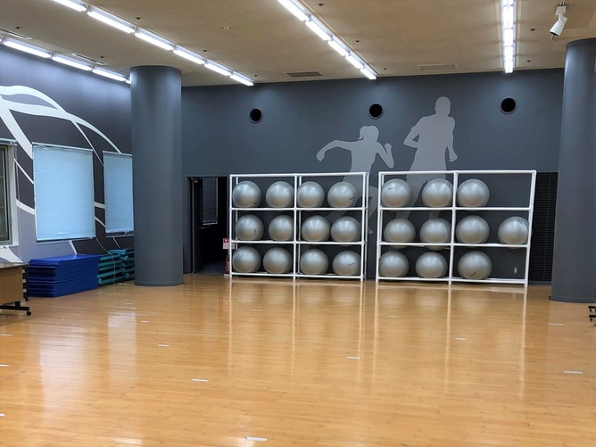 インストラクターを目指すための実践的なスタジオ