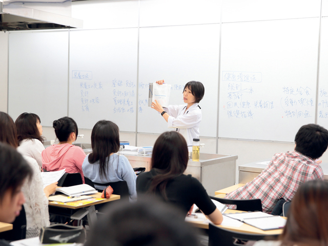 教室としても活用し、第二の居場所となる講義室。
