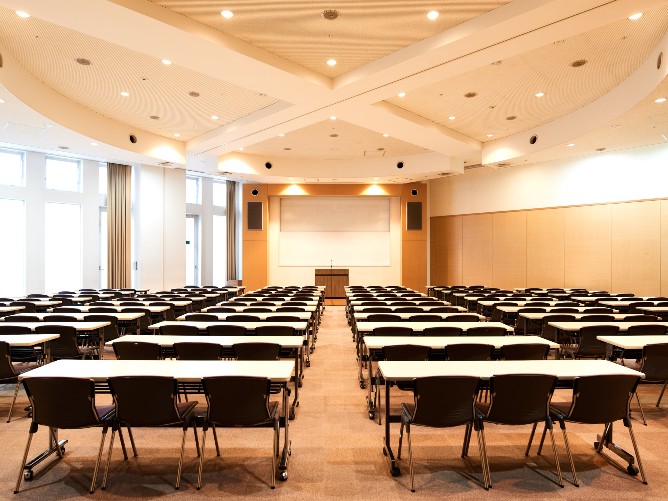 200名収容のホールです。さまざまなイベントや発表会で利用されています。