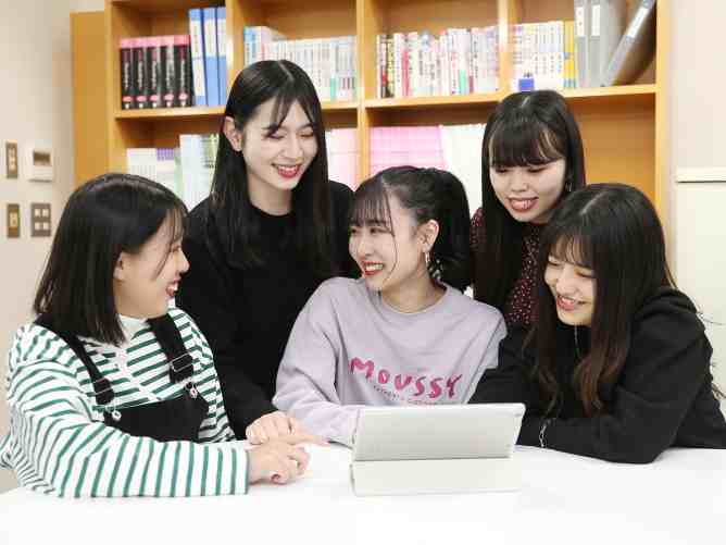 Wi-Fiを完備しているので、校内のどこからでもインターネットにつながります。