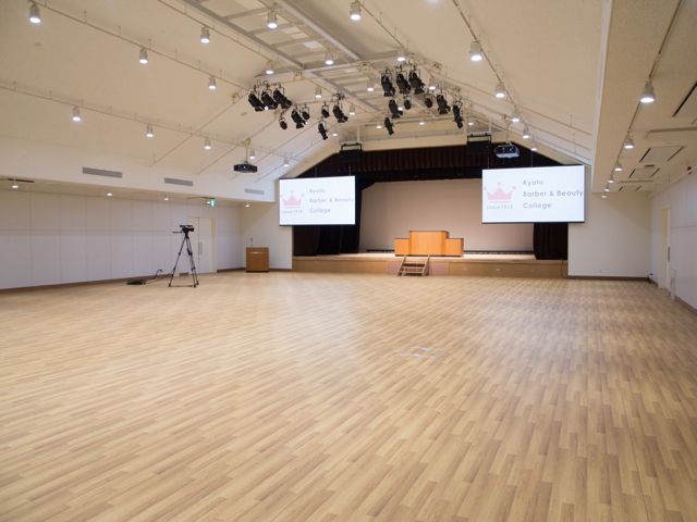 音響照明完備！ショーもできるKYORI大ホール！