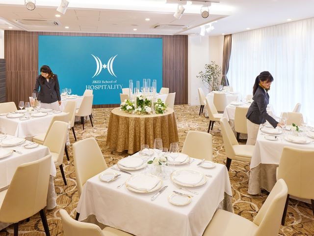 フォーマルなパーティシーンを演出するバンケットルーム