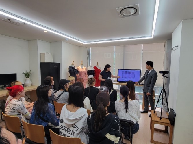 大阪文化服装学院のcampusgallery