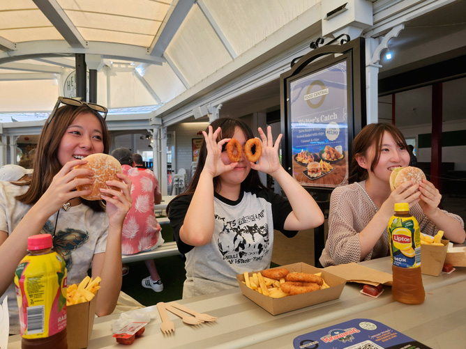 海外の食や文化にも触れることができます。