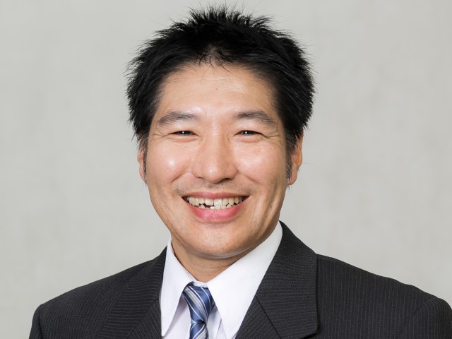 光安 日出一先生「事故などで歪んだ車を鈑金・塗装で修復し、引き渡しする時のお客様の驚きと感動はたまりません。」