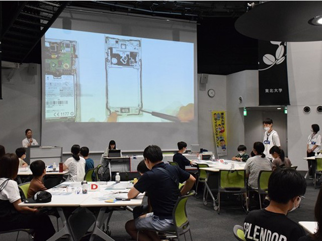 東北大学サイエンスキャンパス体験型科学教室
「スマートフォン分解教室」2