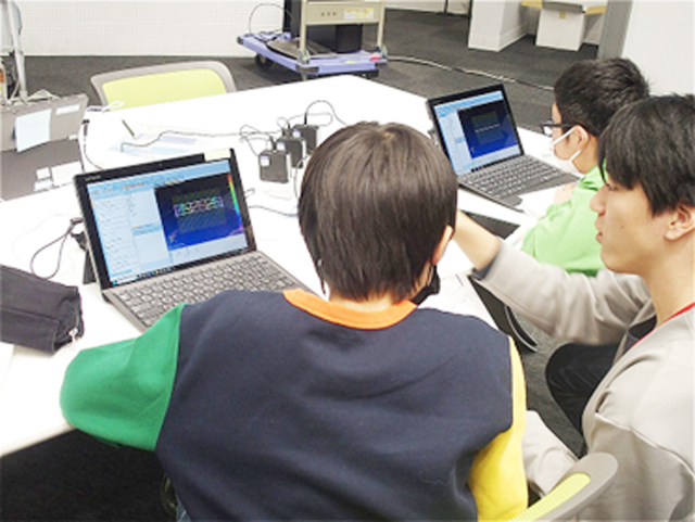 東北大学サイエンスキャンパス体験型科学教室
「橋の強さの仕組み～コンピュータシミュレーションと紙で作って解き明かそう～」3