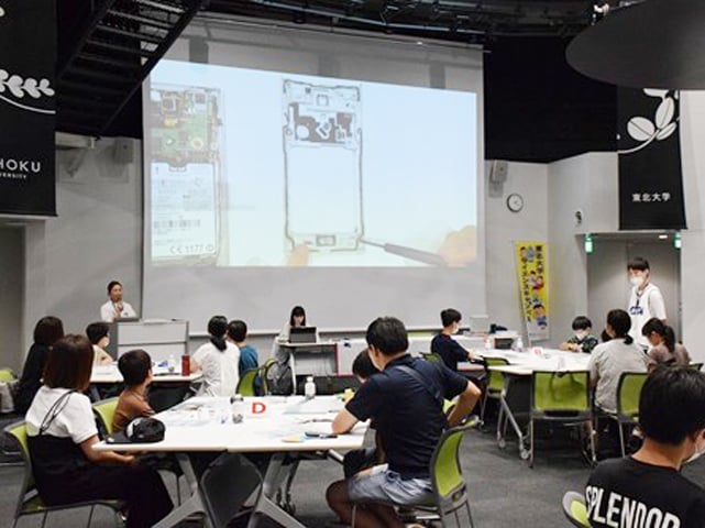 東北大学サイエンスキャンパス体験型科学教室
「スマートフォン分解教室」2