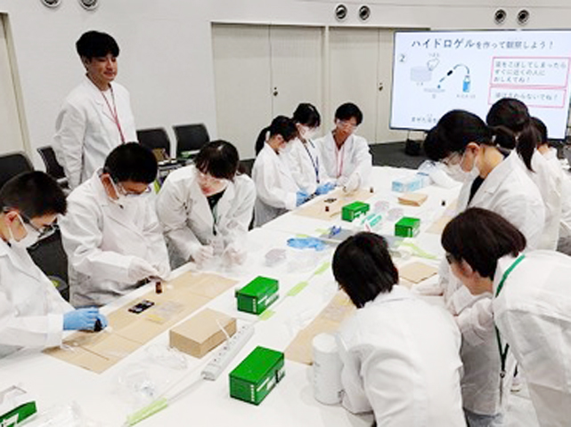 東北大学サイエンスキャンパス体験型科学教室
「コンタクトレンズをとおした『みる』科学」2