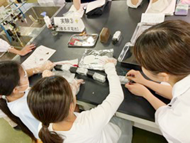 エクステンション講座
第13回親子で楽しむ科学実験　～市大生がプロデュース～2