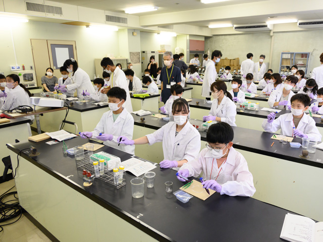 ひらめき☆ときめきサイエンス－金沢医科大学プログラム－
「からだを透かして見てみよう　－透明人間できるかな？－2024」
1