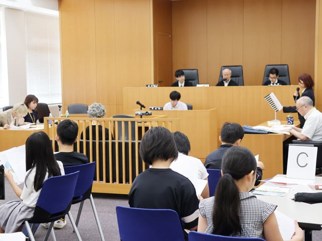 2026年度南山大学小・中学生向け講座
「大学で、未来の自分を探してみよう！」（全4回）1
