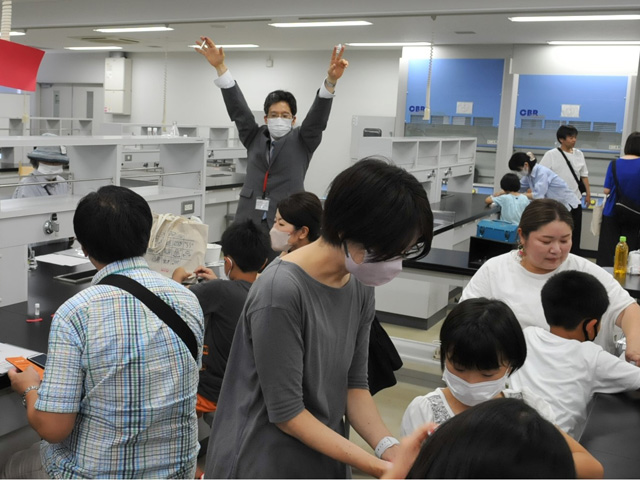 体の中で活躍する見えない”酵素”の働きを光らせて確認しよう（ひらめき☆ときめきサイエンス～ようこそ大学の研究室へ～KAKENHI）1