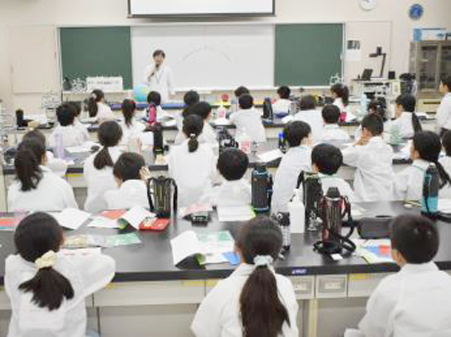 ひらめき☆ときめきサイエンス～ようこそ大学の研究室へ～ＫＡＫＥＮＨＩ
AIで探検！光のヒミツ1