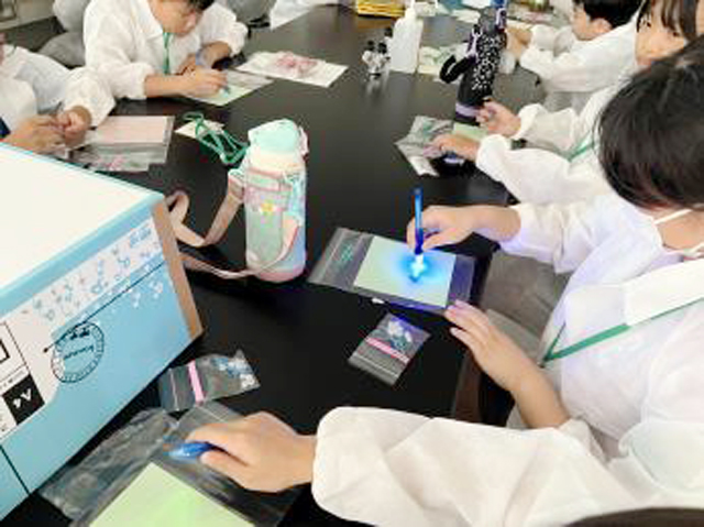 ひらめき☆ときめきサイエンス～ようこそ大学の研究室へ～ＫＡＫＥＮＨＩ
AIで探検！光のヒミツ4