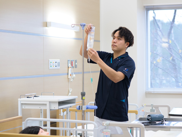 小中学生のための看護体験講座
集まれ未来の看護師さん！2