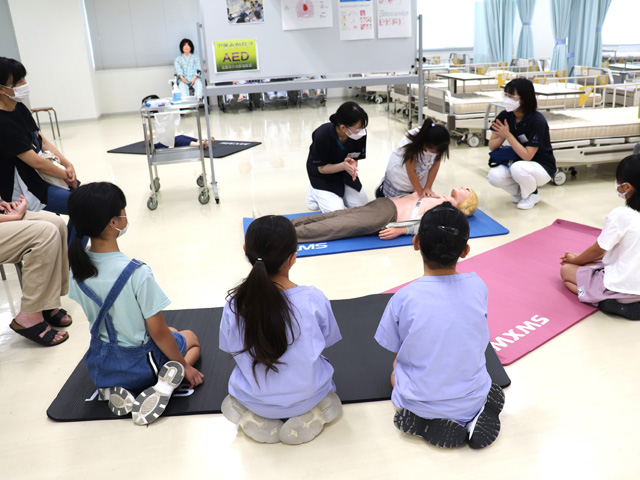小中学生のための看護体験講座
集まれ未来の看護師さん！3