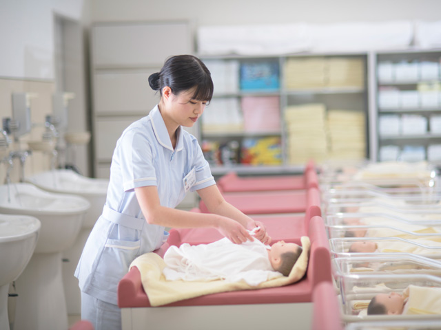 小中学生のための看護体験講座
集まれ未来の看護師さん！4
