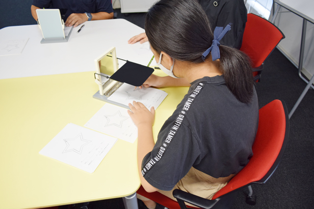 小中学生のための心理学体験講座
ふれて学ぼう！“こころ”のフシギ2