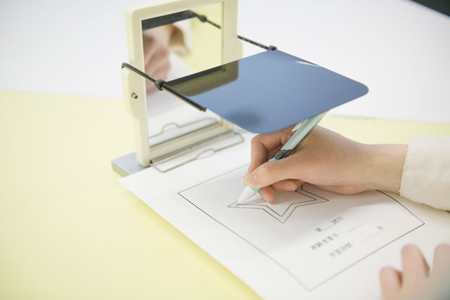 小中学生のための心理学体験講座
ふれて学ぼう！“こころ”のフシギ4