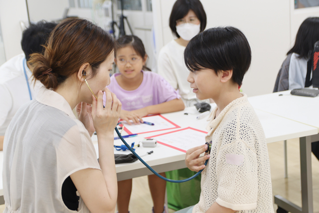 聞いてみよう！確かめてみよう！
人間の心臓の音・肺の音！1
