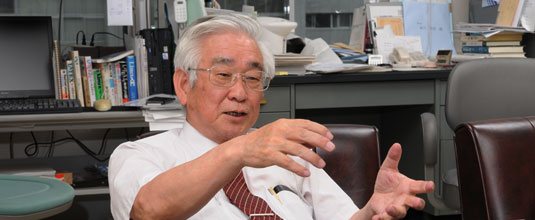 益川　敏英さん
